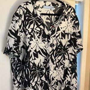 Liz & Me Black and White Floral Button Down Shirt